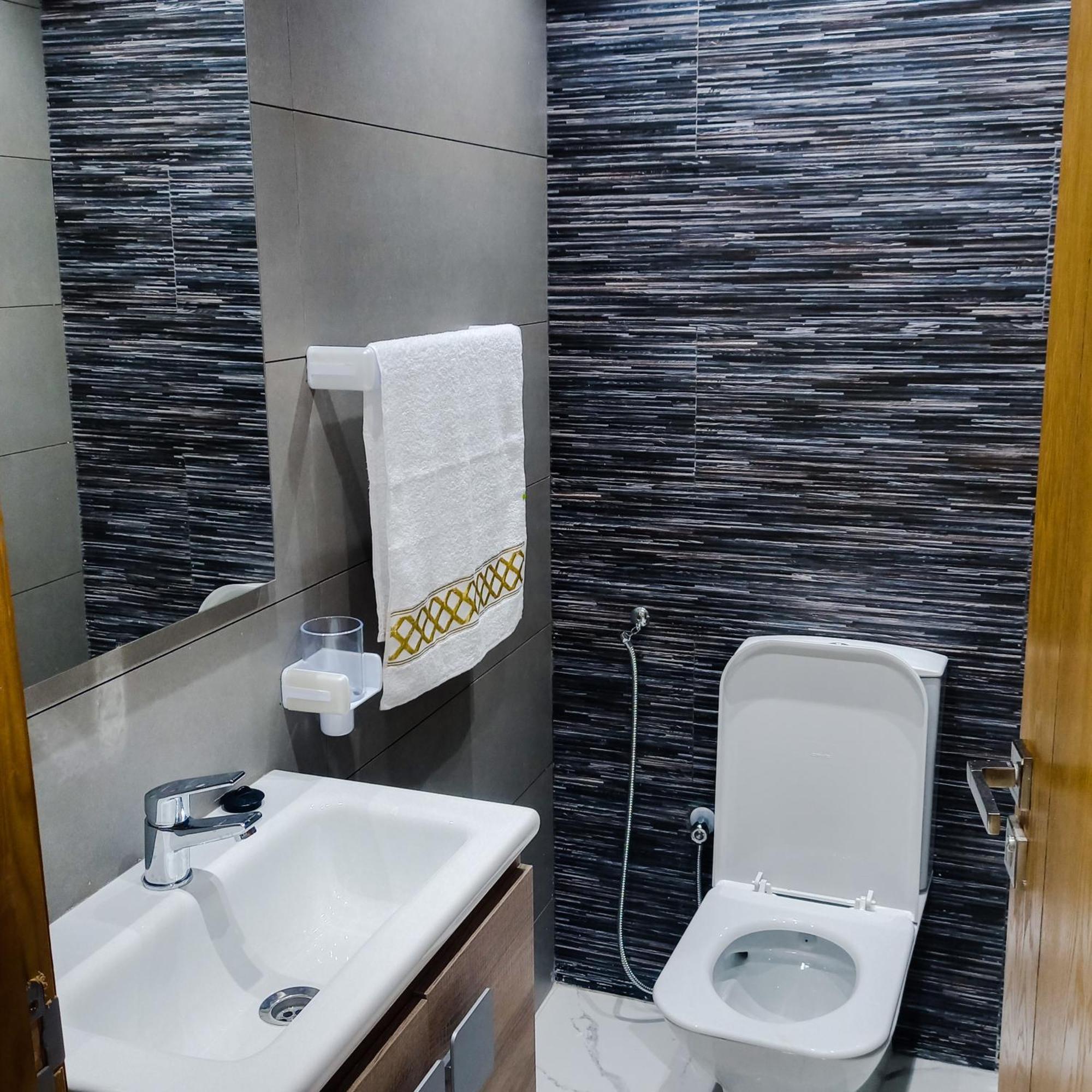 Super Apartement Totalement Neuf Et Climatise A Cote Du Centre Commercial Marjane M2 丹吉尔 外观 照片